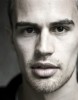 photo Theo James